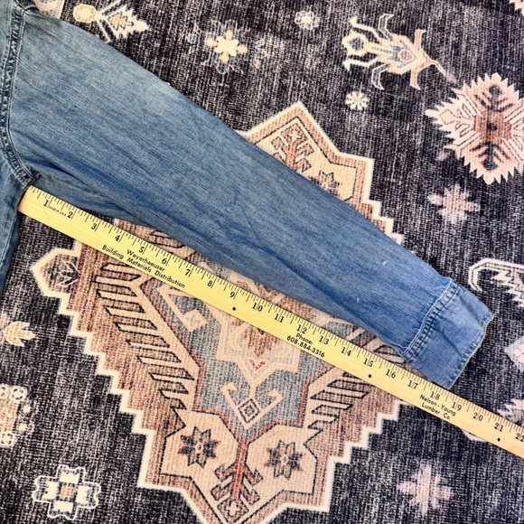 CAbi Jeans Blue Denim Shirt Western Chambray Button Down Pockets Women’s Size M - Picture 13 of 13